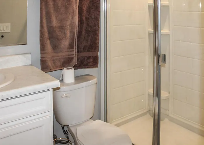 Mackenzie - Private Bedrooms With Shared Bathroom In Co-living House *