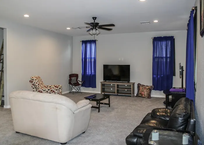 Mackenzie - Private Bedrooms With Shared Bathroom In Co-living House
