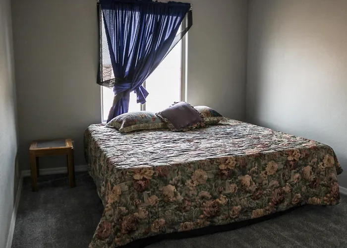 Mackenzie - Private Bedrooms With Shared Bathroom In Co-living House