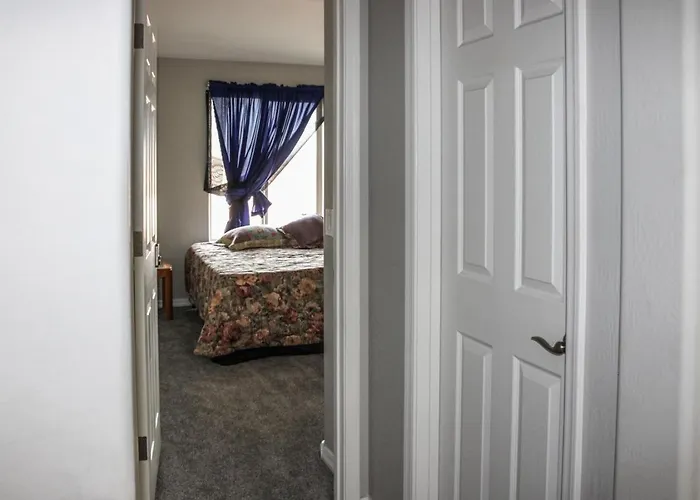 Mackenzie - 5br House